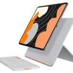Bàn phím Logitech Flip Folio màu xám nhạt và ốp lưng kiêm chân đế đa năng đang được sử dụng với iPad, minh họa khả năng tháo rời linh hoạt.