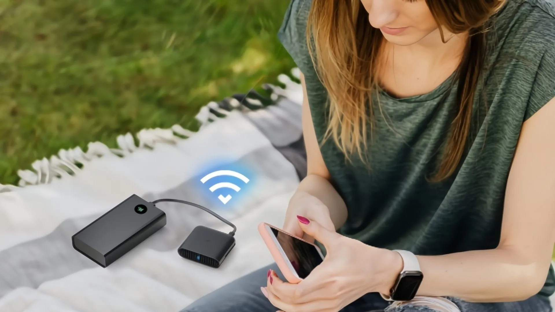 Bộ định tuyến du lịch TP-Link TL-WR3002X nhỏ gọn, cung cấp mạng Wi-Fi 6 riêng tư khi di chuyển.
