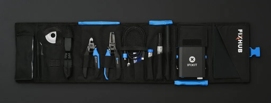 Bộ dụng cụ hàn di động iFixit FixHub Soldering Toolkit mở ra, trưng bày mỏ hàn, mũi hàn và các phụ kiện cần thiết cho việc sửa chữa điện tử