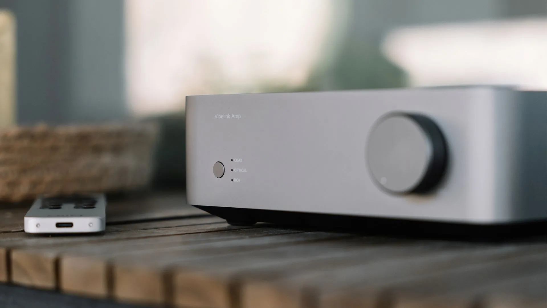 Bộ khuếch đại âm thanh WiiM Vibelink Amplifier màu đen, được thiết kế cho người yêu âm nhạc với giá phải chăng
