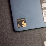 Bộ xử lý Snapdragon bên trong laptop Lenovo Yoga Slim 7x, minh họa cho hiệu quả năng lượng của chip Arm trên máy tính xách tay Windows.