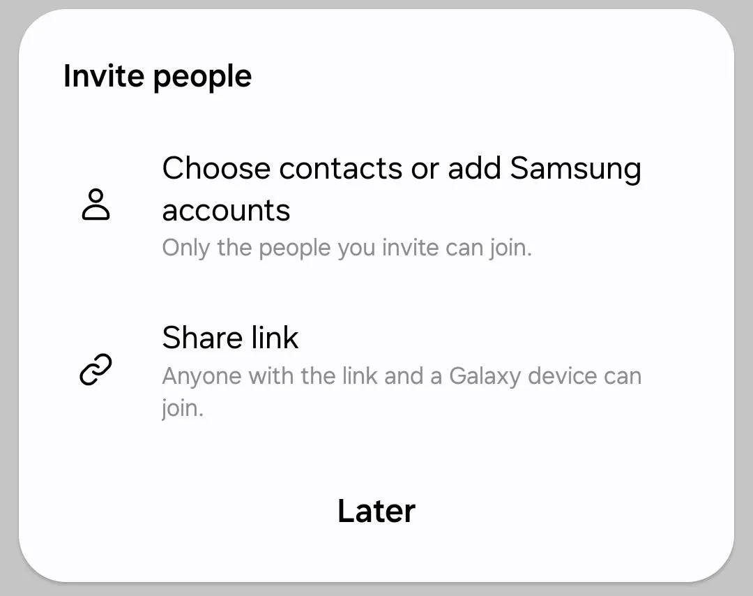 Các tùy chọn chia sẻ album ảnh với người khác qua liên hệ hoặc liên kết trong Thư viện Samsung Galaxy