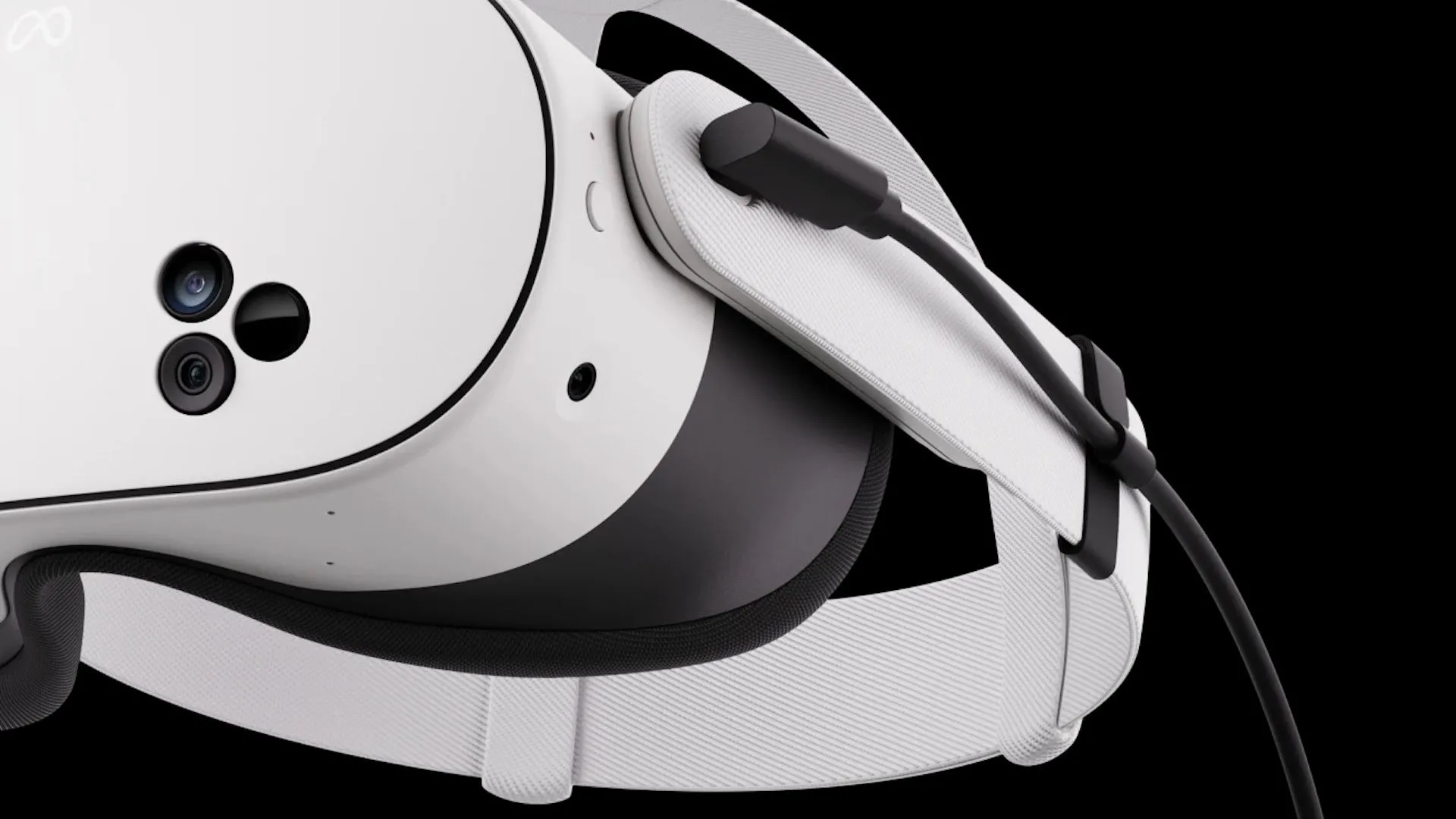Cáp Link USB-C được cắm vào kính Meta Quest 3, kết nối thiết bị với PC để chơi game VR chất lượng cao và trải nghiệm không dây qua Wi-Fi.