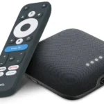 Điều khiển từ xa Onn 4K Pro cho Google TV với nút 'Free TV' màu xanh nổi bật