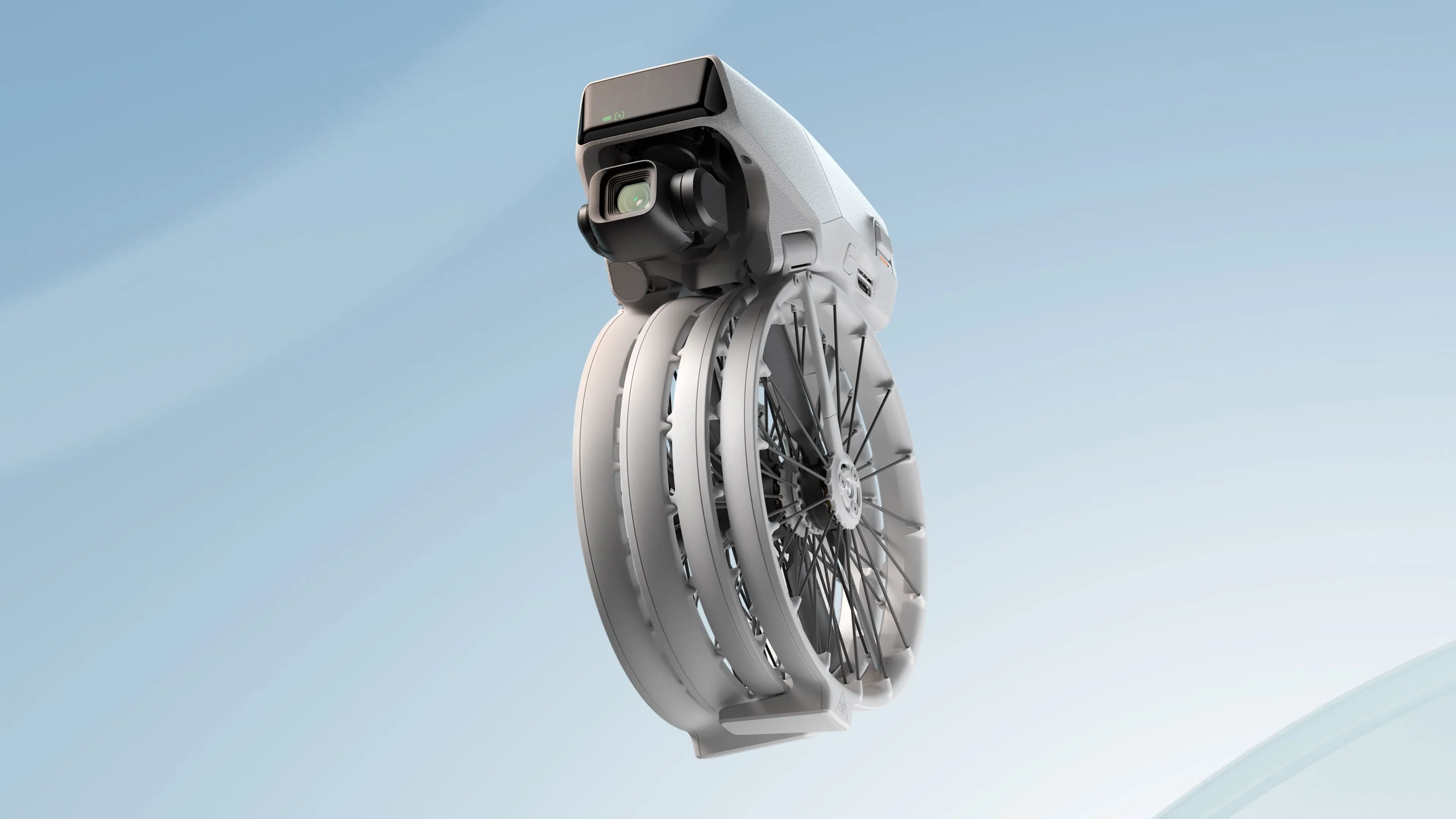 Flycam DJI Flip nhỏ gọn với cánh quạt gập gọn, thể hiện thiết kế tiện lợi và khả năng di động cao cho người dùng vlog.