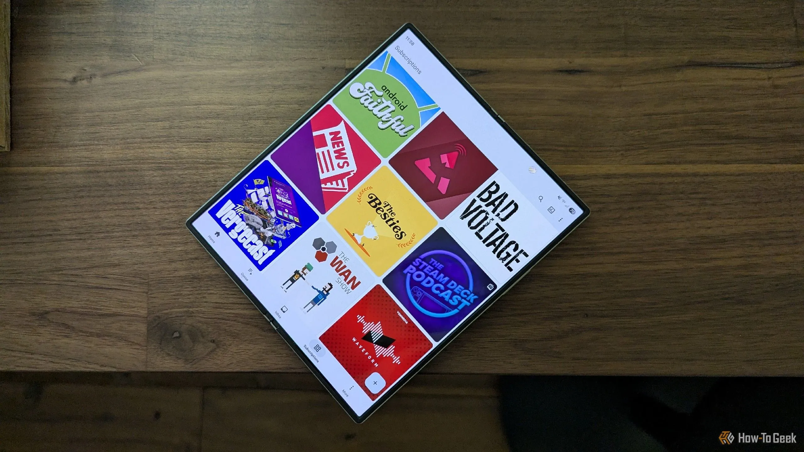 Giao diện các gói đăng ký podcast trong ứng dụng AntennaPod trên điện thoại Samsung Galaxy Z Fold 6, thể hiện sự đa dạng và dễ dàng truy cập nội dung podcast.