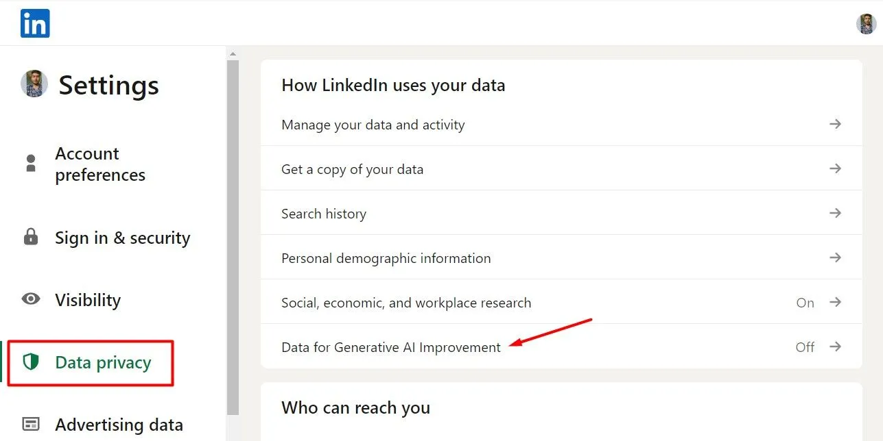 Giao diện cài đặt quyền riêng tư dữ liệu trên LinkedIn, với lựa chọn 'Quyền riêng tư dữ liệu' nổi bật ở thanh bên trái, cho phép người dùng kiểm soát cách dữ liệu được sử dụng.