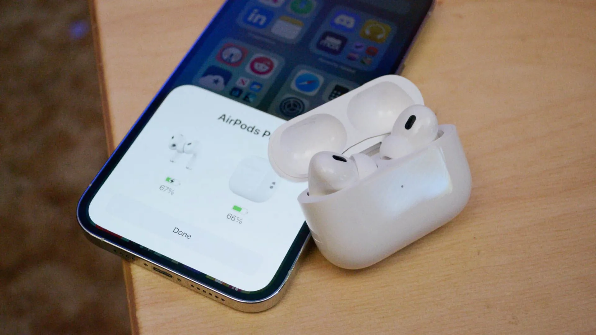 Giao diện kết nối AirPods Pro 2 trên màn hình iPhone, minh họa quá trình ghép nối tai nghe không dây của Apple.