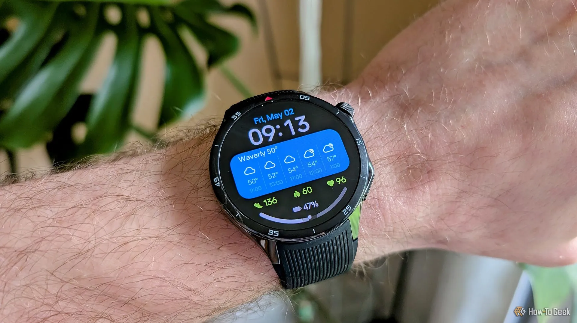 Giao diện màn hình đồng hồ thông minh Wear OS, minh họa nguy cơ các mặt đồng hồ yêu thích bị gỡ bỏ do thay đổi định dạng mới của Google.