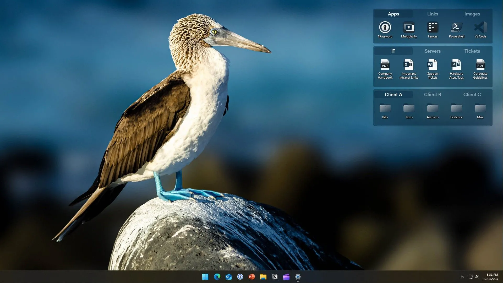 Giao diện máy tính Windows với Fences 6 beta, hiển thị các bảng điều khiển phím tắt và nhóm ứng dụng.
