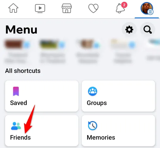 Giao diện ứng dụng Facebook trên điện thoại hiển thị mục &quot;Bạn bè&quot; trong phần &quot;Tất cả lối tắt&quot;, nơi quản lý các mối quan hệ trên nền tảng.