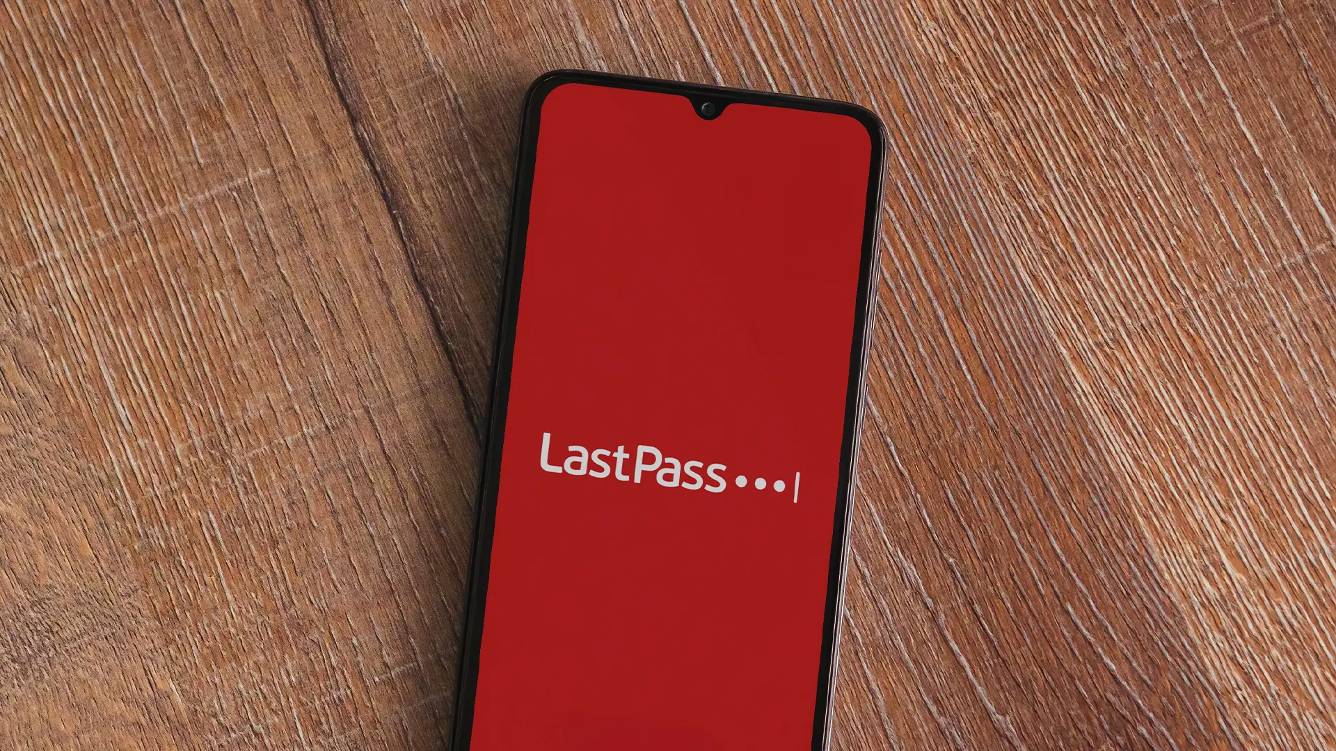 Giao diện ứng dụng LastPass trên màn hình điện thoại, minh họa rủi ro bảo mật của trình quản lý mật khẩu đám mây.