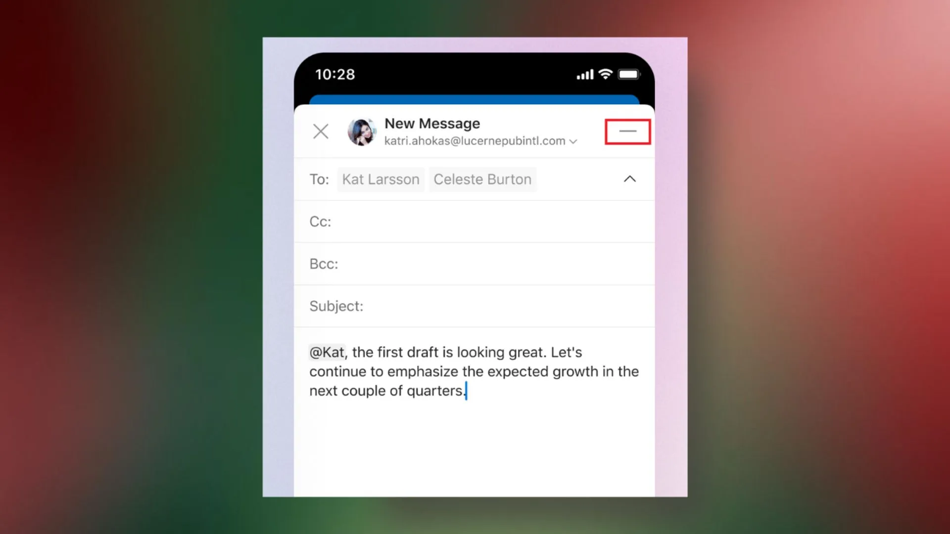 Giao diện ứng dụng Outlook trên điện thoại cho thấy bản nháp email đang soạn được thu nhỏ, minh họa tính năng mới giúp người dùng dễ dàng chuyển đổi tác vụ và cải thiện trải nghiệm soạn email di động.