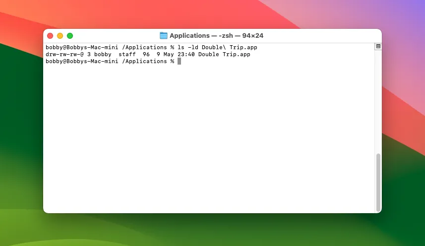 Hiển thị chi tiết quyền của tệp ứng dụng trên Terminal macOS bằng lệnh 'ls -ld', kiểm tra quyền thực thi (x).