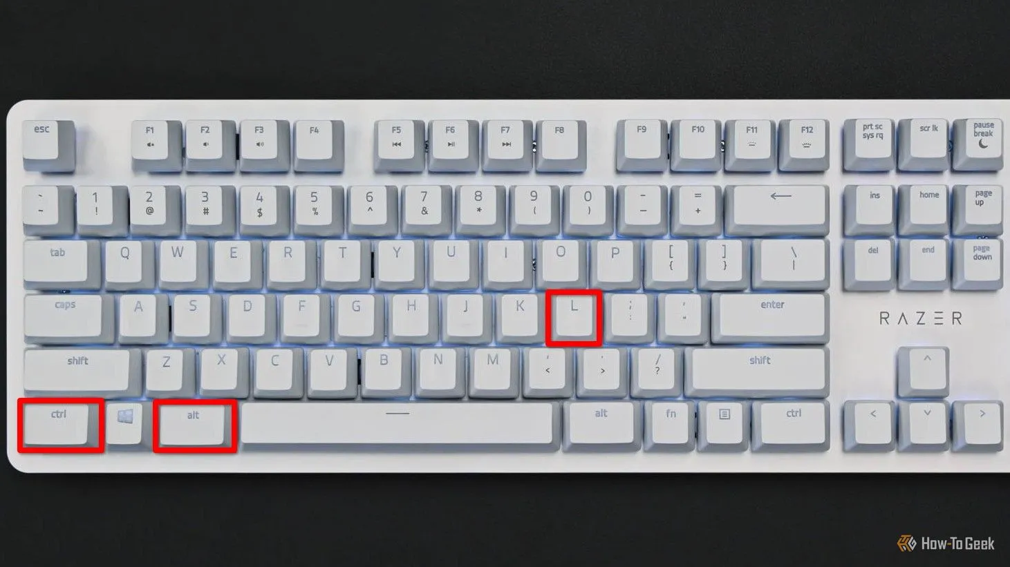 Hình ảnh bàn phím màu trắng với các phím Ctrl, Alt và L được đánh dấu màu đỏ, thể hiện phím tắt khóa màn hình trên hệ điều hành Linux KDE Plasma.