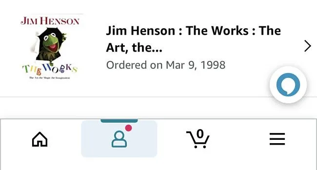 Hình ảnh màn hình ứng dụng Amazon hiển thị đơn hàng đầu tiên của bạn sau khi lọc theo năm.