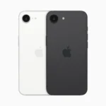 Hình ảnh mặt trước và mặt sau của iPhone 16e màu trắng và đen, thể hiện thiết kế tối giản và cụm camera đơn.
