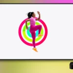 Huấn luyện viên Apple Fitness+ hướng dẫn bài tập trên Apple TV với vòng Hoạt động, minh họa trải nghiệm tập luyện chuyên nghiệp tại nhà.