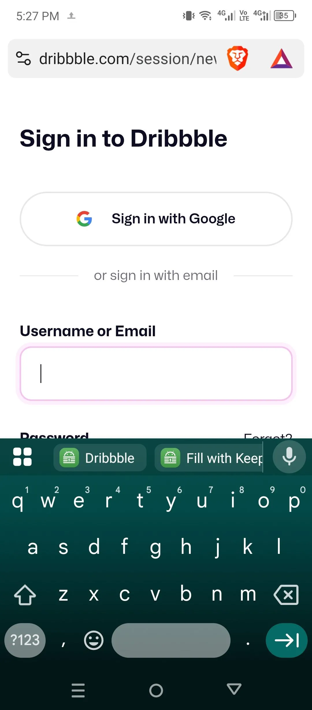 KeePass2Android tự động điền thông tin đăng nhập vào một trang web, minh họa tiện ích của tính năng này.