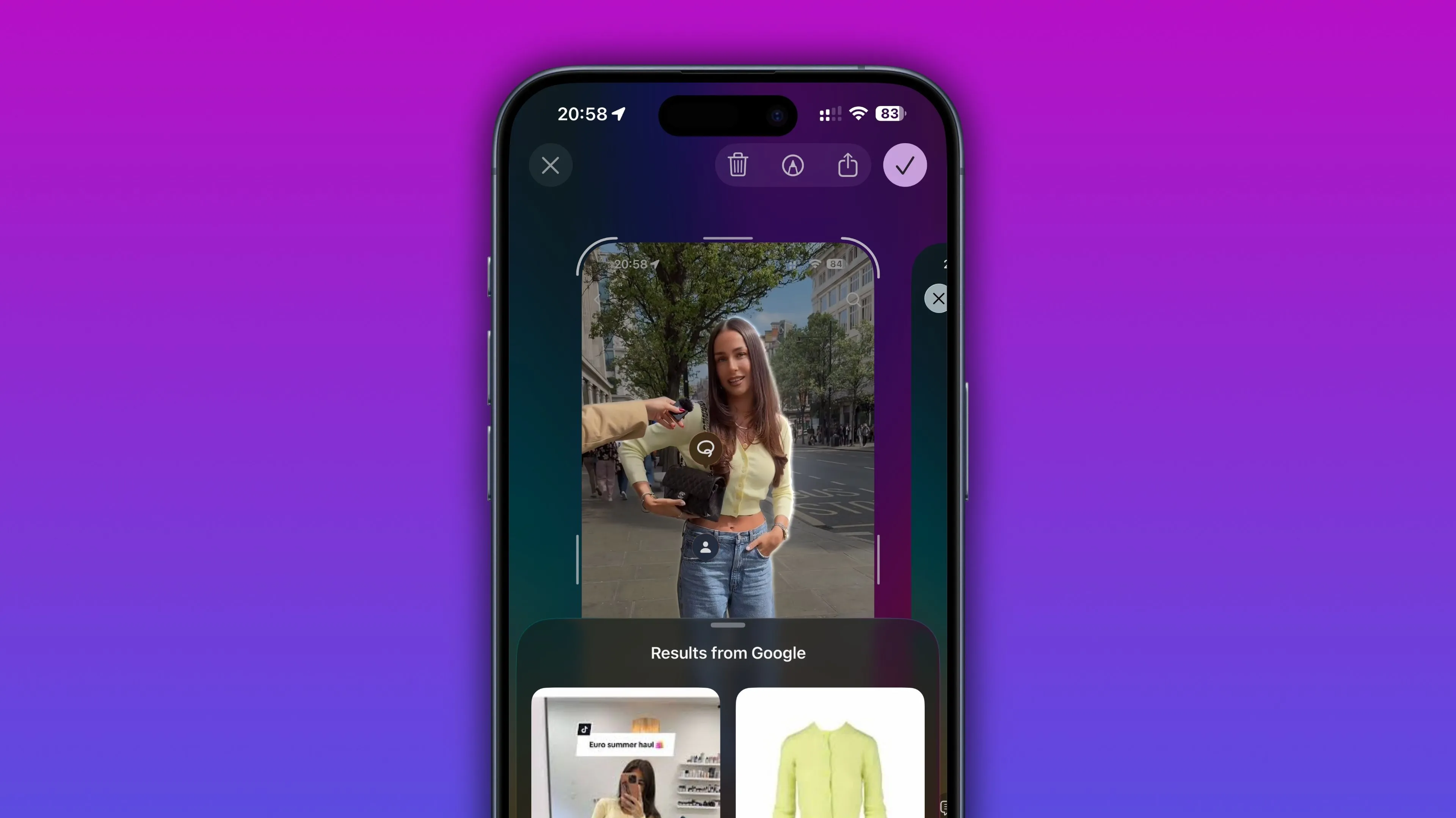 Kết quả tìm kiếm hình ảnh qua Google từ công cụ Visual Intelligence trên iOS 26, hiển thị các lựa chọn trang phục.