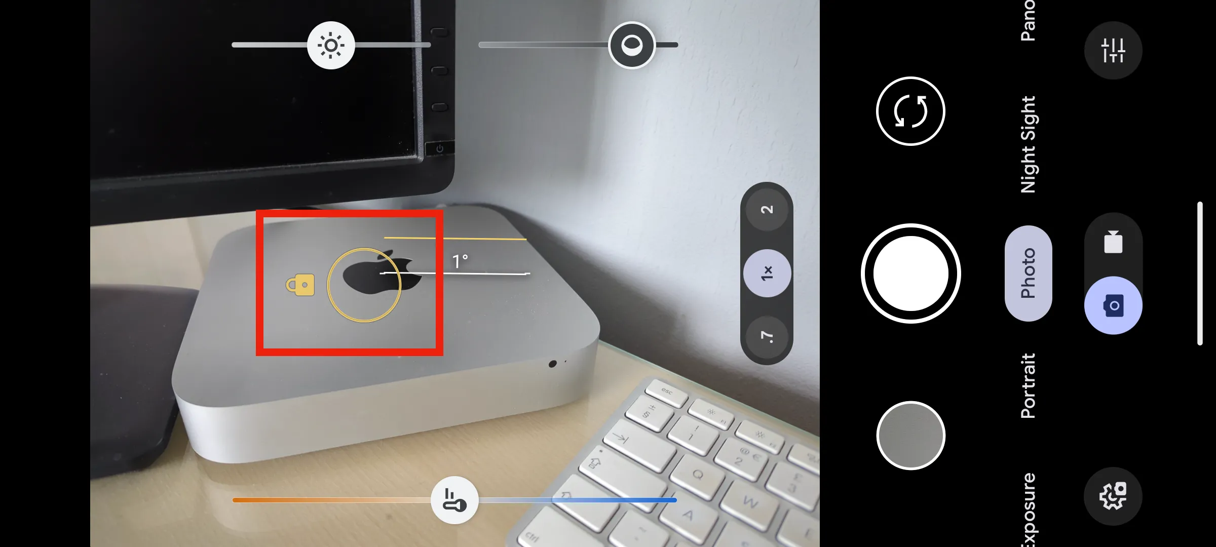 Khóa lấy nét đối tượng trên ứng dụng camera Google Pixel