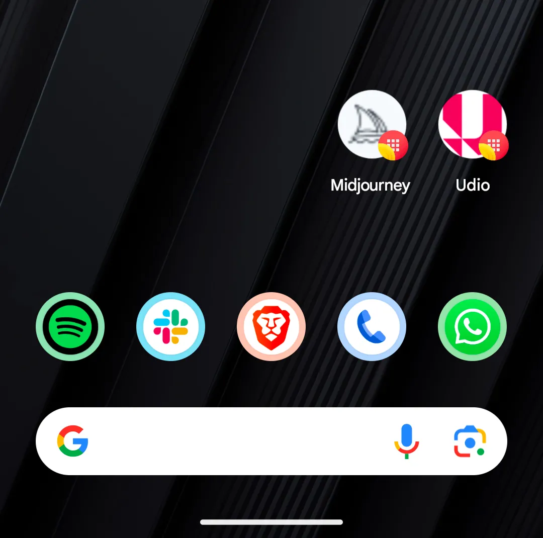 Màn hình chính Android hiển thị biểu tượng ứng dụng nhẹ của Midjourney và Udio, giúp truy cập nhanh chóng các công cụ AI yêu thích.