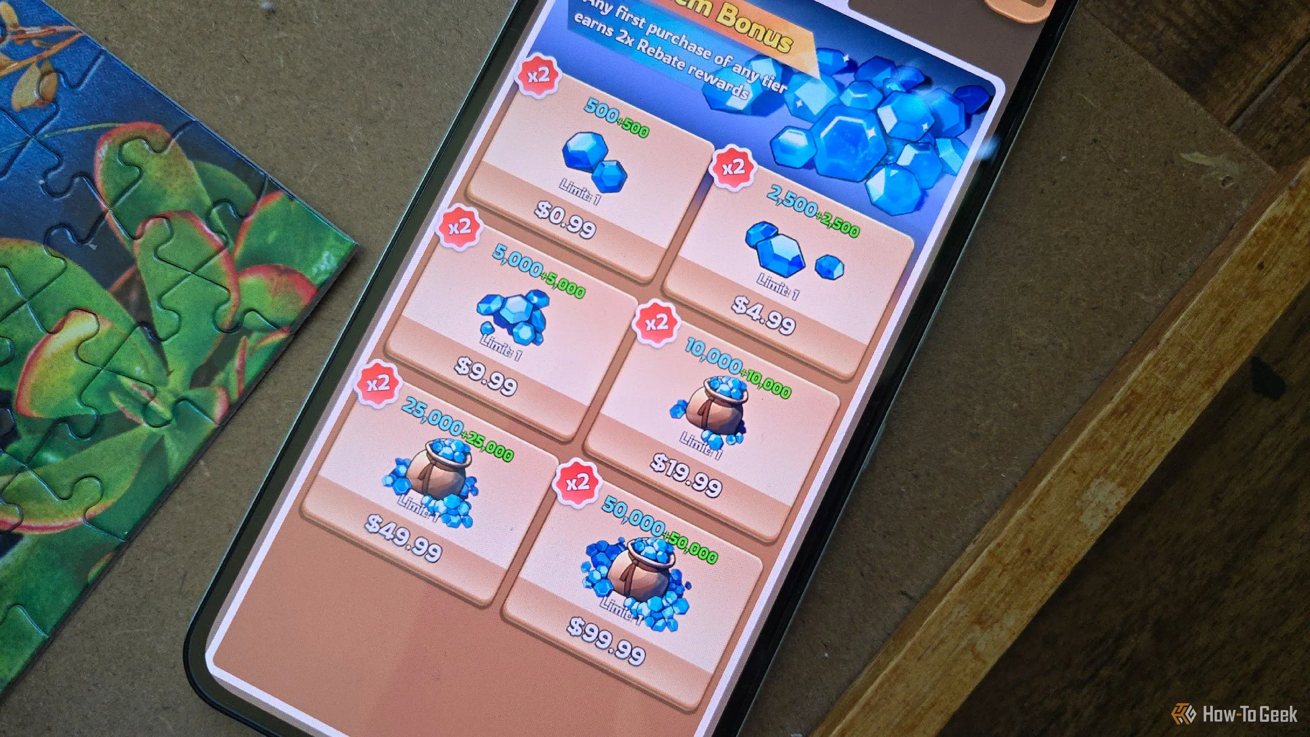 Màn hình điện thoại hiển thị giao diện mua sắm trong game Kingshot, nơi người chơi phải chi tiền thật cho các vật phẩm ảo và nâng cấp nhân vật thông qua các giao dịch nhỏ (microtransactions).