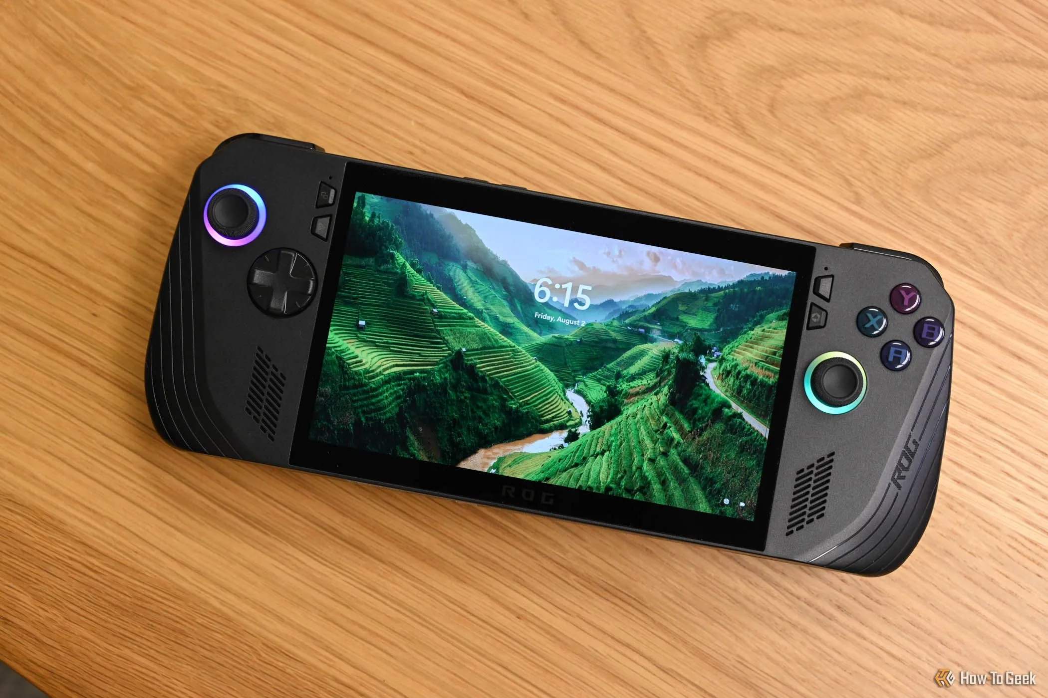 Màn hình khóa của thiết bị chơi game cầm tay ASUS ROG Ally X, minh họa bàn phím ảo mới trên Windows 11 dành cho tay cầm