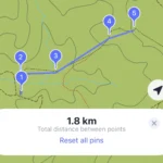 Màn hình ứng dụng MAPS.ME hiển thị công cụ thước đo, giúp người dùng dễ dàng tính toán khoảng cách trên bản đồ, hỗ trợ lập kế hoạch chuyến đi phượt và định hướng.