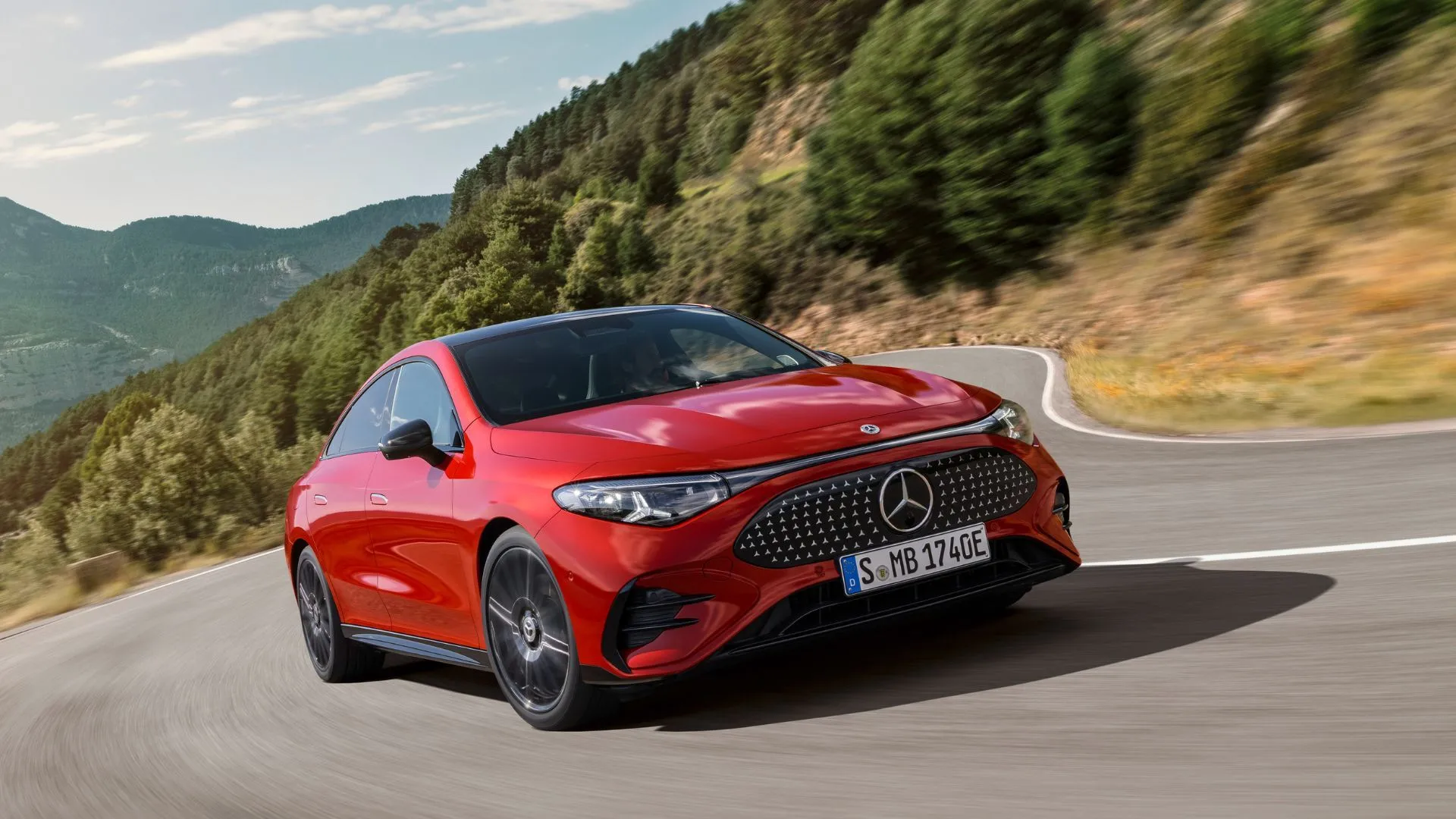 Mẫu xe Mercedes-Benz CLA mới với thiết kế hiện đại và công nghệ thông minh tiên tiến.