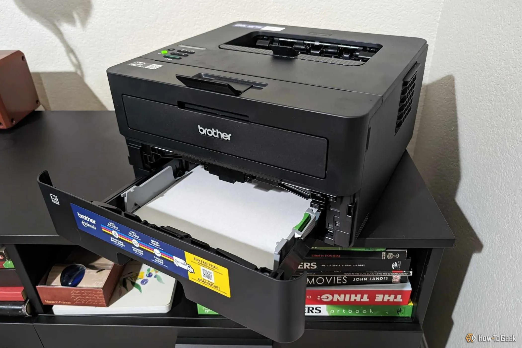 Máy in Brother không dây model HL-L2460DW, được hãng khẳng định không chặn mực in từ bên thứ ba như tin đồn.