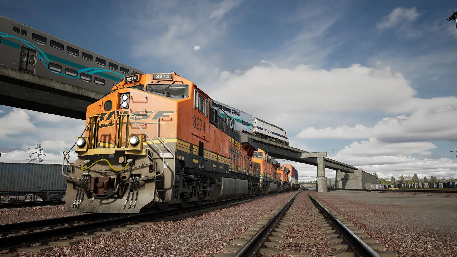 Một đoàn tàu đang di chuyển trên tuyến đường sắt thực tế trong Train Sim World 5, thể hiện cảnh quan chi tiết và mô phỏng trải nghiệm lái tàu hỏa.