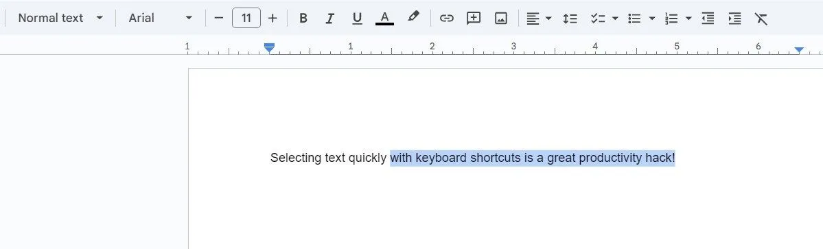 Một đoạn văn bản được bôi đen trong Google Docs, minh họa các phím tắt chọn văn bản như Shift+Mũi tên giúp làm việc nhanh hơn.