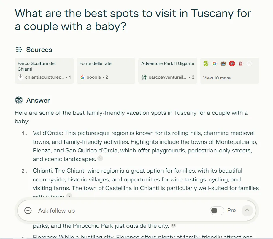 Perplexity AI tiếp tục cuộc hội thoại, gợi ý các điểm đến ở Tuscany cho cặp đôi có em bé, cho thấy khả năng duy trì ngữ cảnh.