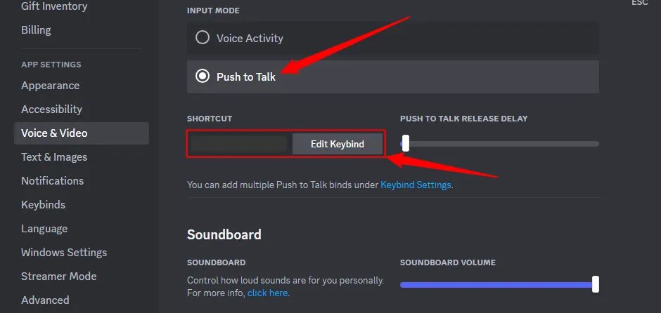 Phần cài đặt &quot;Push To Talk&quot; trong Discord, bao gồm tùy chọn thiết lập phím tắt và thanh trượt độ trễ khi nhả phím.