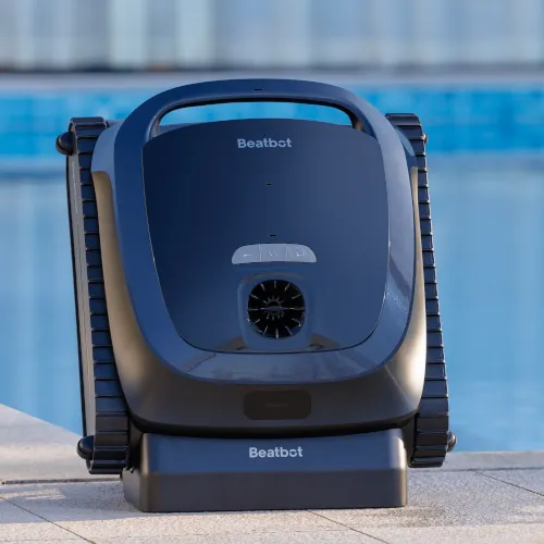 Robot vệ sinh hồ bơi BeatBot AquaSense 2 màu đen và trắng đang làm sạch đáy hồ, tích hợp công nghệ thông minh tự động dọn dẹp.