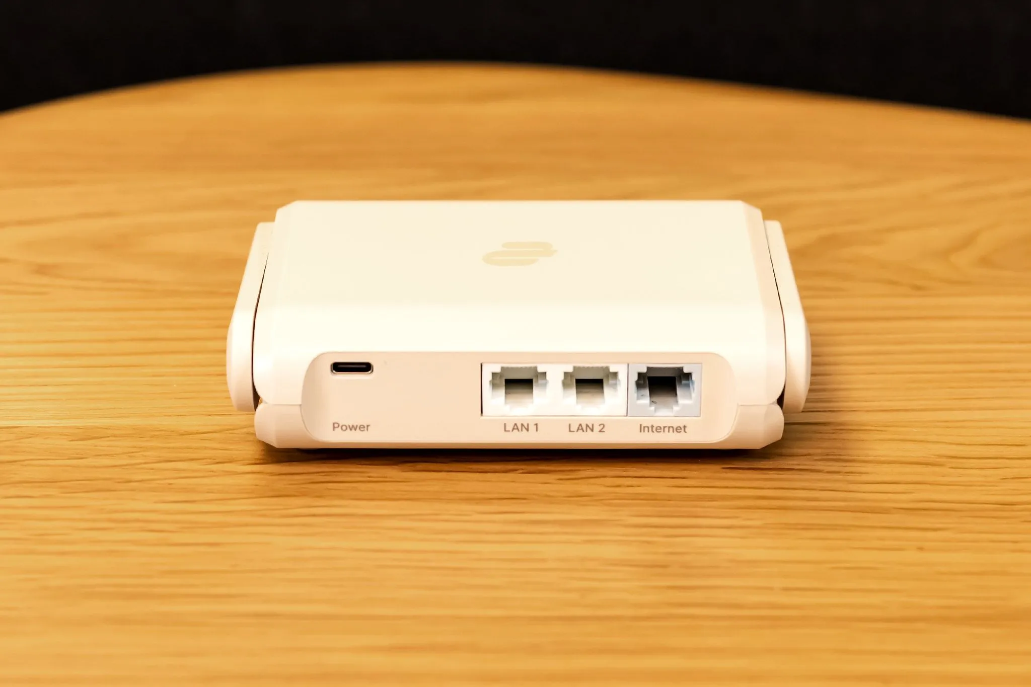 Router du lịch với nhiều cổng Ethernet, giải pháp kết nối internet nhanh và ổn định tại khách sạn