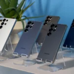 Samsung Galaxy S25 Ultra với nhiều màu sắc, minh họa cho dòng điện thoại được công bố hỗ trợ sạc không dây "Qi2 ready".