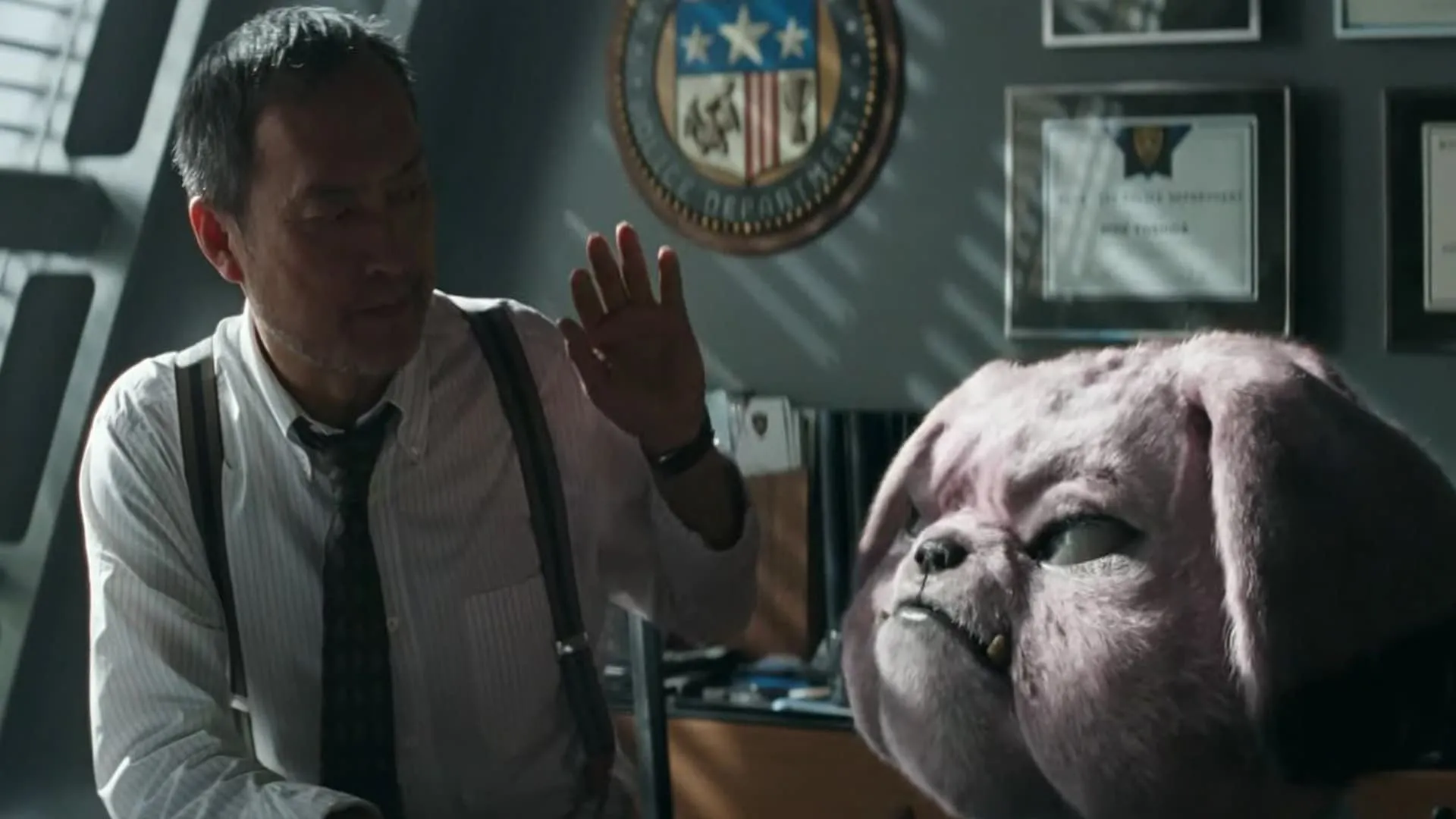Snubbull từ phim Detective Pikachu, một Pokémon trông dữ tợn nhưng lại rất hiền lành, trung thành và thích ngủ.