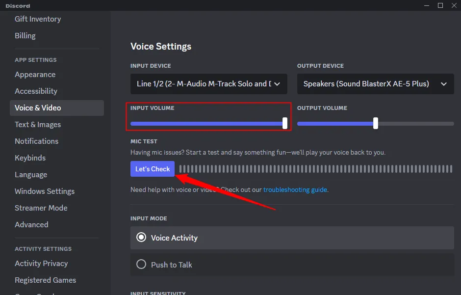 Thanh trượt &quot;Input Volume&quot; và nút &quot;Let's Check&quot; trong Discord, cho phép người dùng điều chỉnh âm lượng micro và kiểm tra chất lượng âm thanh.