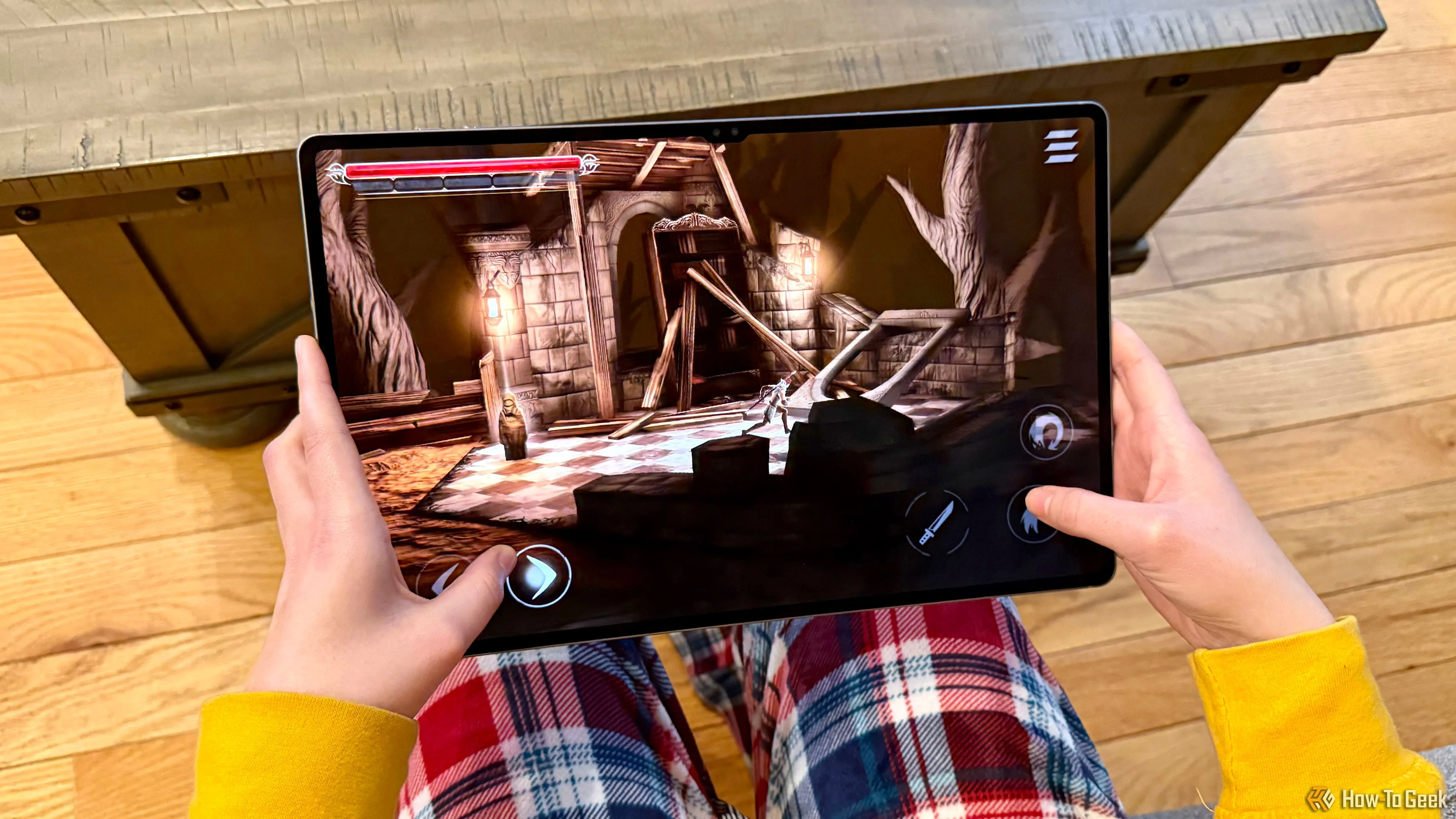 Trải nghiệm chơi game hành động Grimvalor trên màn hình lớn của Samsung Galaxy Tab S10 Ultra, với đồ họa mượt mà và tần số quét cao 120Hz.
