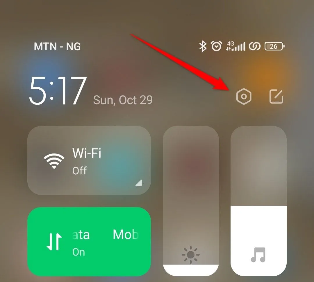 Trung tâm điều khiển Android hiển thị biểu tượng bánh răng để truy cập cài đặt hệ thống.