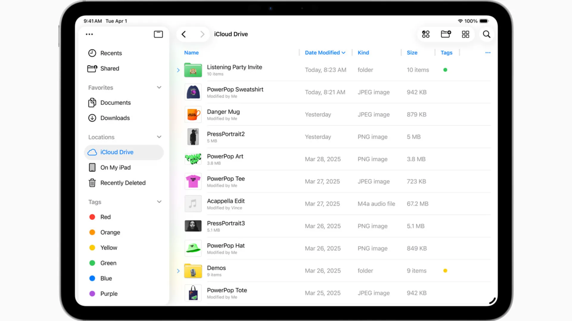 Ứng dụng Tệp (Files) được cải tiến trên iPadOS 26, hiển thị chế độ xem danh sách chi tiết và tùy chỉnh thư mục với màu sắc, biểu tượng.